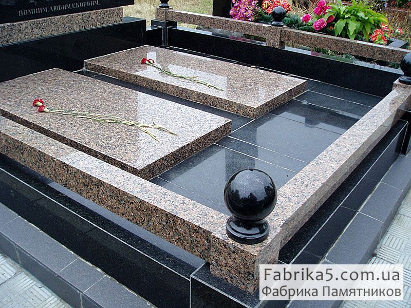 Стандартные надгробные плиты №85-002 из межериченского гранита коричнево-розового цвета прямоугольной формы