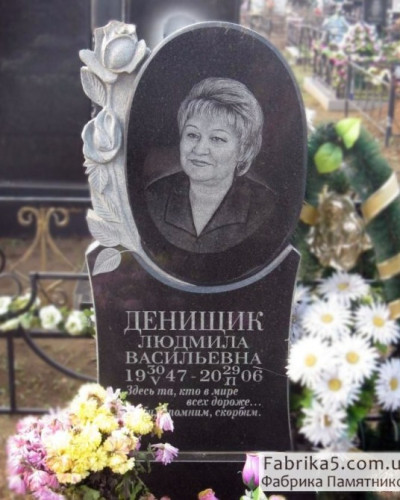 Женский резной памятник - овал с розой  №12-047, Вертикальные фигурные памятники из гранита