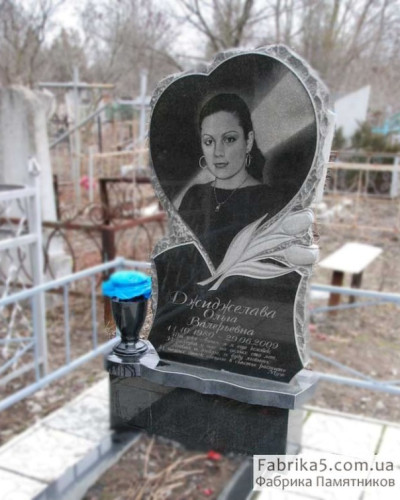Памятник сердце и тюльпаны из гранита  №12-062, Памятники с цветами, розами из гранита