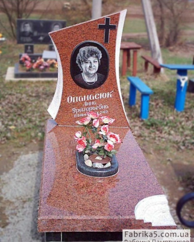 Фигурный памятник из красного гранита №13-020, Итальянские памятники из гранита