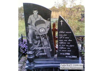 Фигурный памятник на могилу мотоциклисту  №13-022, Одинарные памятники