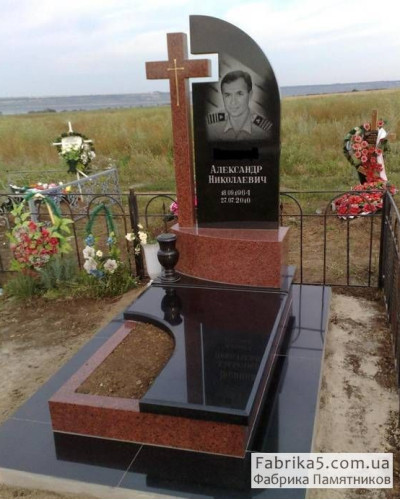 Престижный памятник с крестом из гранита  №13-039, Фигурные памятники