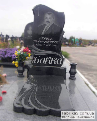 Престижный памятник из черного гранита №13-057, Фигурные памятники