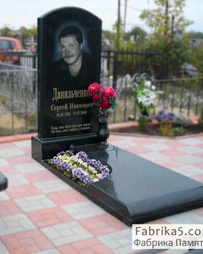 Солидный стандартный памятник с цветным портретом №13-062, Художественное оформление памятников: Гравировка на граните