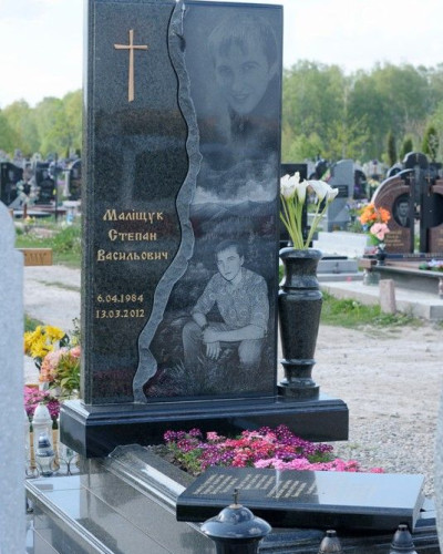 Эксклюзивный памятник из зеленого гранита, Киев    №14-005, Эксклюзивные памятники
