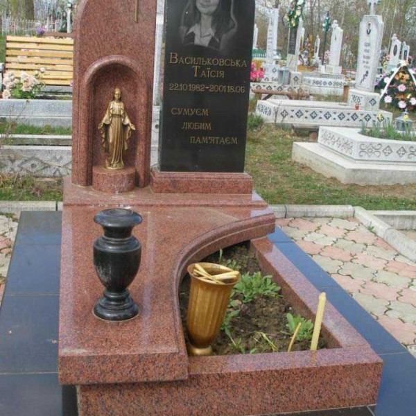 Элитный памятник из красного гранита  №14-007