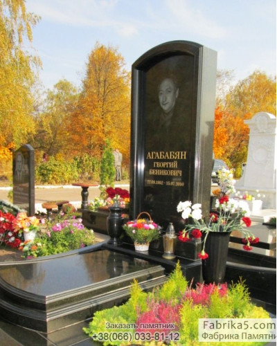 Элитный памятник из черного гранита  №14-043, Гранит и Мрамор Для Памятников