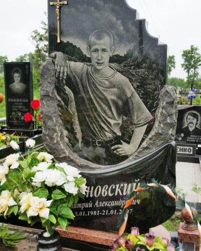 Эксклюзивный памятник скала в Киеве №14-051, ПАМЯТНИКИ КИЕВ. ЦЕНЫ, ФОТО
