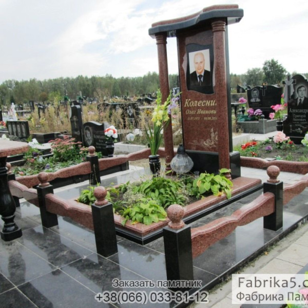 Элитный памятник с колоннами в Киеве  №14-054