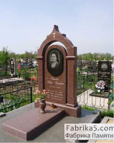 Элитный памятник с аркой и бордового гранита  №14-069, Гранит и Мрамор Для Памятников