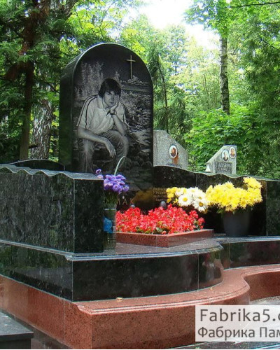 Эксклюзивный комплекс из черного и красного гранита №14-078, Эксклюзивные памятники
