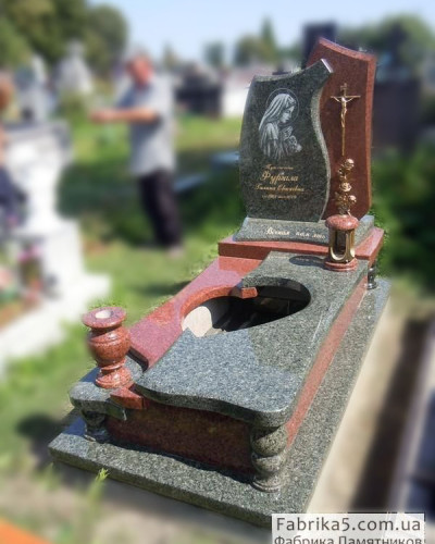 Памятник в западном стиле из красного и зеленого гранита  №14-080, Фигурные памятники