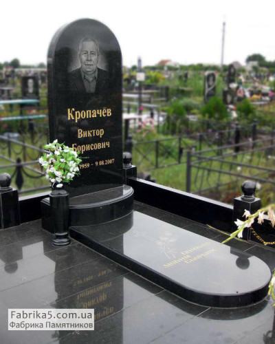 Престижний пам’ятник у формі півкола №16-001, Пам'ятники із чорного граніту: габро, базальт, лабрадорит, мармур