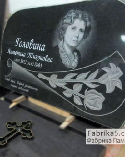 Горизонтальный памятник скала с цветами №16-010, Горизонтальные памятники