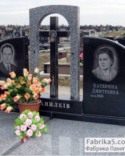 Двойной памятник с крестом в арке №23-004, Двойные памятники средней сложности