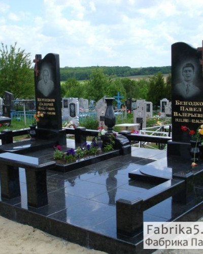 Гранітний комплекс на двох, трьох №23-033, Пам'ятники на двох