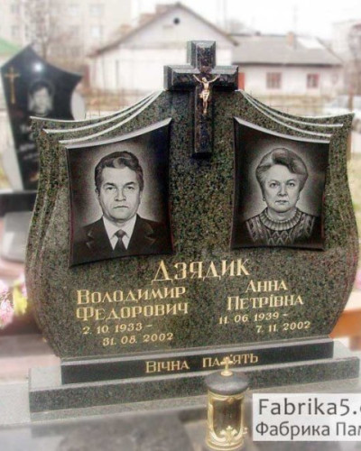 Красивый двойной памятник из зеленого гранита   №23-045, Горизонтальные памятники