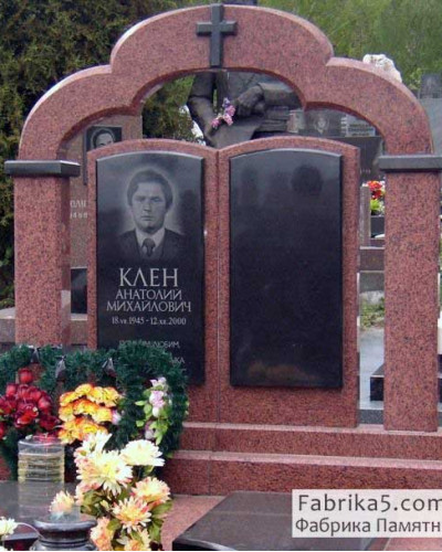 Двойной памятник с аркой из красного гранита №24-008, Элитные двойные памятники