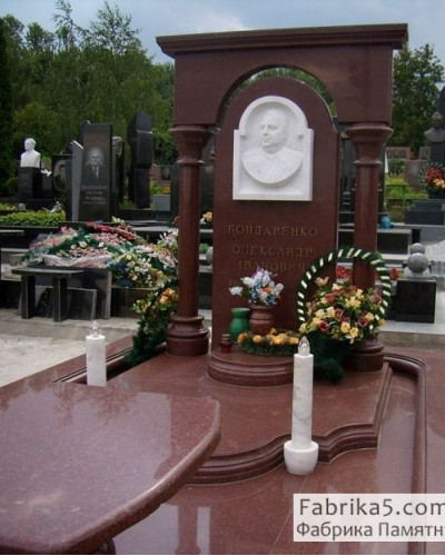 Гранитный комплекс на Байковом Кладбище  №42-005, Памятник из мрамора