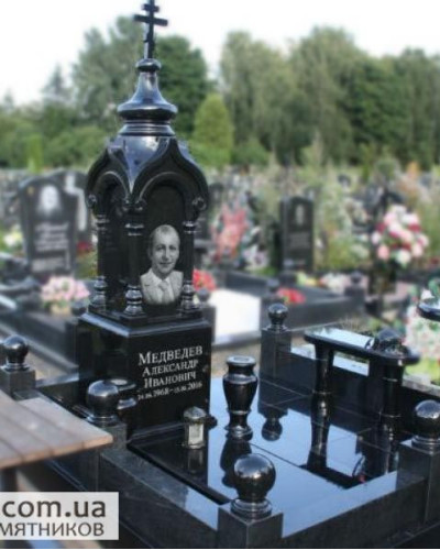 Часовня из гранита на могилу №63-023, Памятники Часовня на кладбище