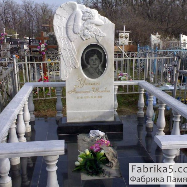 Белый памятник с ангелом  №73-009