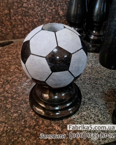Футбольный мяч из гранита на могилу  №ball-001, Аксессуары для памятников и декор на могилу