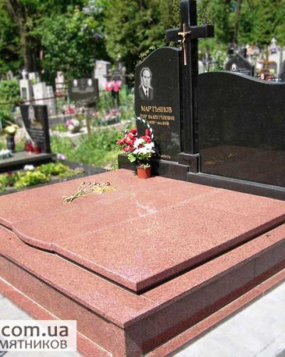 Семейный памятник №75-018, Подвійні пам'ятники
