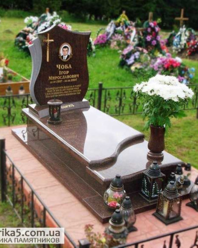 Фігурний пам’ятник католику №75-025, Одинарні пам’ятники