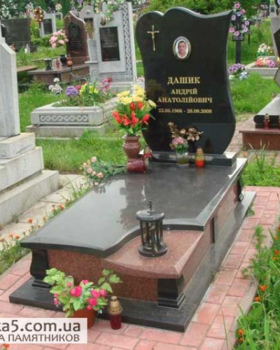 Фигурный памятник с закрытым надгробием №75-044, Одинарні пам’ятники