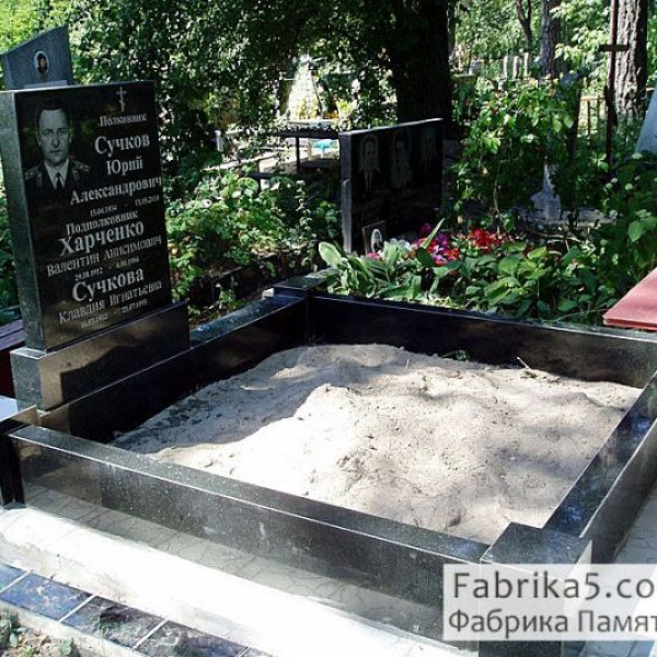 Гранитный цоколь  №81-002