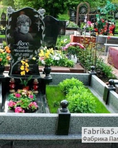 Гранитный цоколь №81-003, Цоколя и оградки на могилу