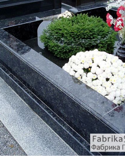 Цоколь из лабрадорита, фото   №81-009, Цоколя и оградки на могилу