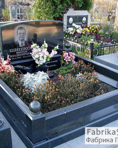 Монолитный Цоколь с оградой на двойную могилу  №81-015, Цоколя и оградки на могилу