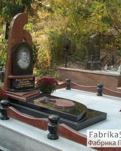 Ограда из гранита №82-004, Фигурные цоколя и оградки на могилу