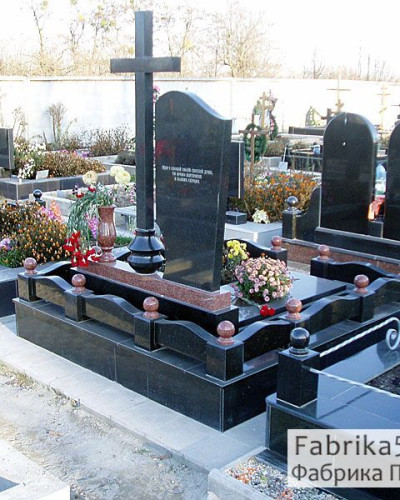 Ограда на могилу №82-016, Фигурные цоколя и оградки на могилу