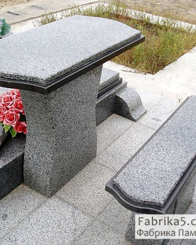 Стіл і лавка на кладовищі №84-003, Гранітні столики та лавки на цвинтарі