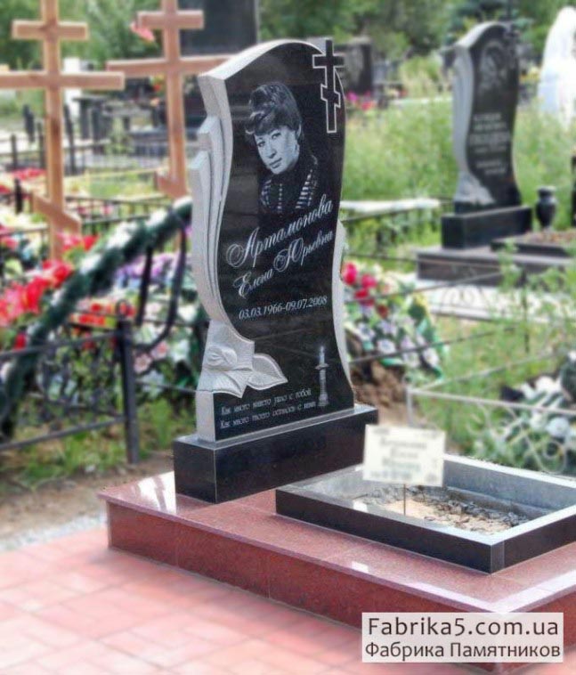 Женский фигурный памятник с розой №12-055, Фигурные Одинарные памятники, Фабрика памятников