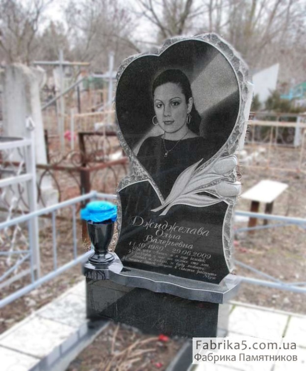 Памятник сердце и тюльпаны из гранита  №12-062, Женские памятники