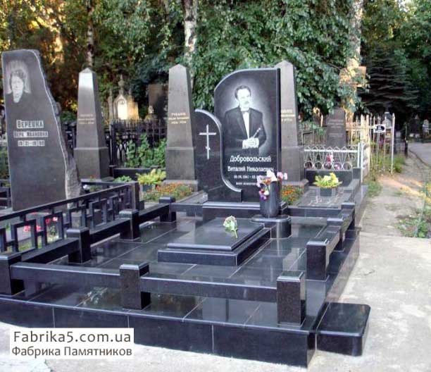 Престижный надгробный комплекс из черного гранита  №16-003, Памятники из черного гранита, Фабрика памятников